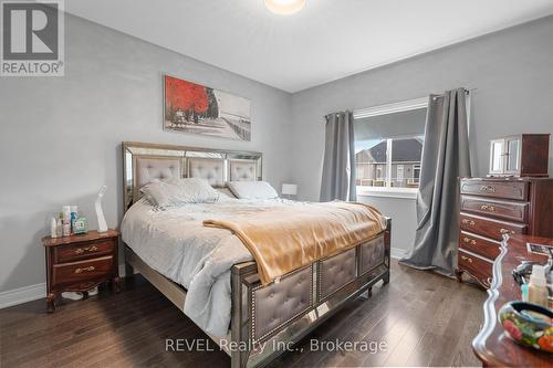 4061 Village Creek Drive, Fort Erie (328 - Stevensville), ON - Indoor Photo Showing Bedroom