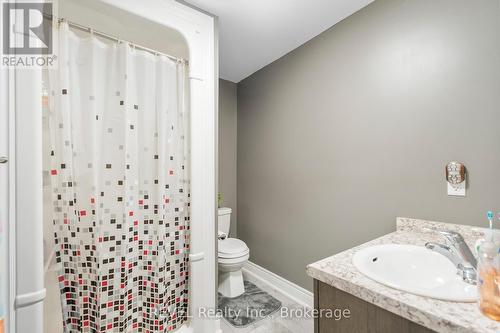 4061 Village Creek Drive, Fort Erie (328 - Stevensville), ON - Indoor Photo Showing Bathroom