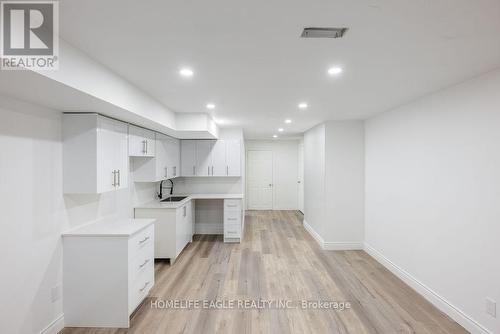 71 Betony Drive, Richmond Hill, ON - Indoor Photo Showing Kitchen