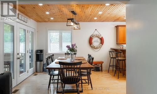 1010 Ransbury Road, Muskoka Lakes (Watt), ON - Indoor Photo Showing Dining Room