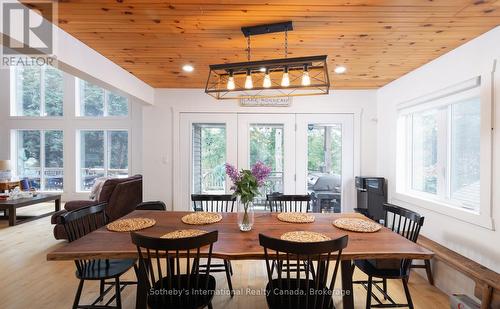 1010 Ransbury Road, Muskoka Lakes (Watt), ON - Indoor Photo Showing Dining Room