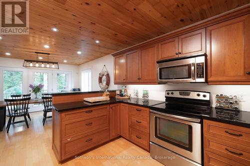 1010 Ransbury Road, Muskoka Lakes (Watt), ON - Indoor Photo Showing Kitchen