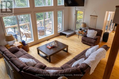 1010 Ransbury Road, Muskoka Lakes (Watt), ON - Indoor Photo Showing Living Room