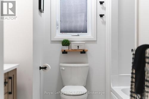 118 Shady Hill Road, West Grey, ON - Indoor Photo Showing Bathroom