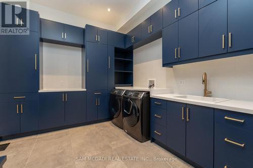 927 The Greenway, Mississauga, ON - Indoor Photo Showing Laundry Room