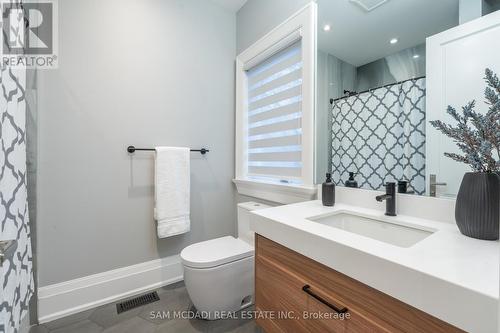 927 The Greenway, Mississauga, ON - Indoor Photo Showing Bathroom