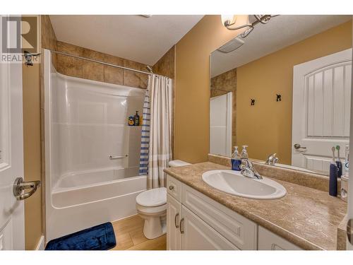 1501 15Th Avenue, Vernon, BC - Indoor Photo Showing Bathroom