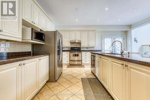 15 Warden Woods Court, Markham, ON - Indoor Photo Showing Kitchen