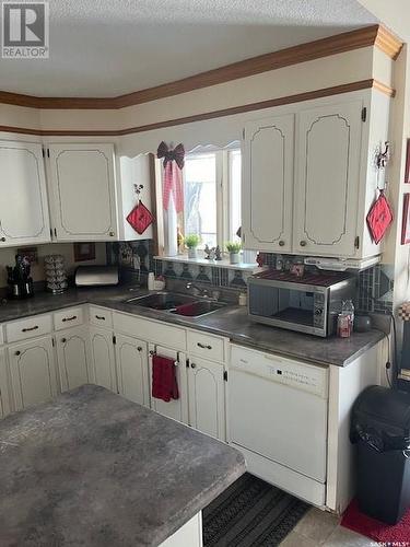 Ross Acreage, Corman Park Rm No. 344, SK - Indoor Photo Showing Kitchen With Double Sink