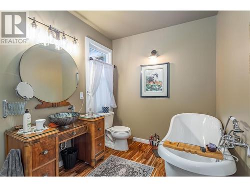 6934 Highway 6, Coldstream, BC - Indoor Photo Showing Bathroom