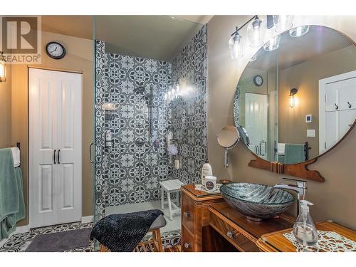 6934 Highway 6, Coldstream, BC - Indoor Photo Showing Bathroom