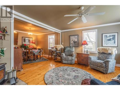 6934 Highway 6, Coldstream, BC - Indoor Photo Showing Living Room