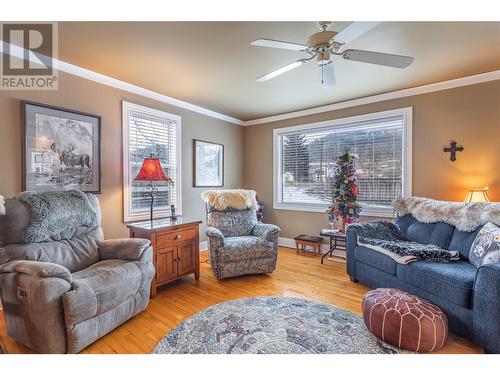 6934 Highway 6, Coldstream, BC - Indoor Photo Showing Living Room