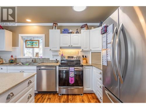 6934 Highway 6, Coldstream, BC - Indoor Photo Showing Kitchen