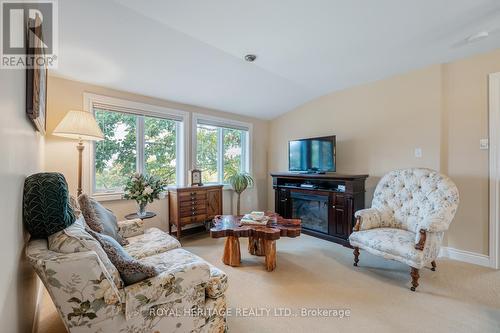 5348 Rice Lake Scenic Drive, Hamilton Township, ON - Indoor Photo Showing Living Room