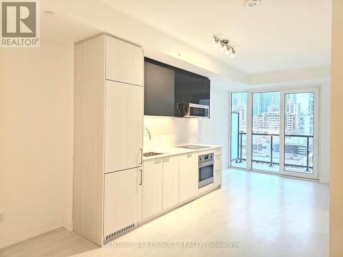 807 - 308 Jarvis Street N, Toronto, ON - Indoor Photo Showing Kitchen