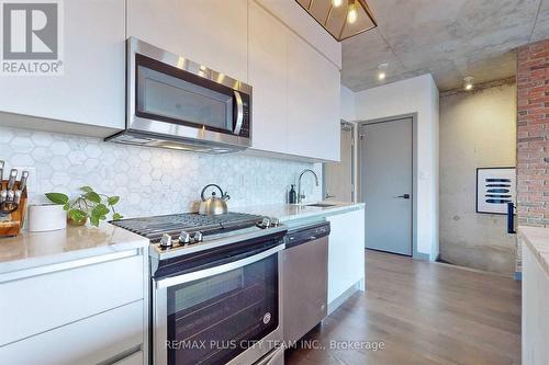 717 - 246 Logan Avenue, Toronto, ON - Indoor Photo Showing Kitchen With Upgraded Kitchen