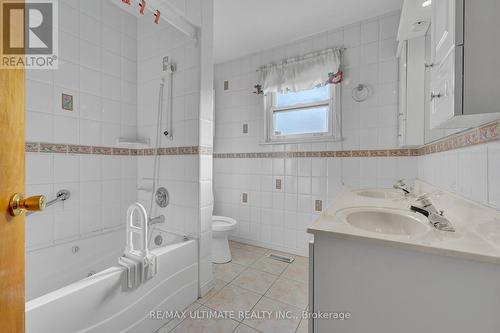 32 Archway Crescent, Toronto, ON - Indoor Photo Showing Bathroom