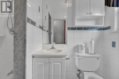 32 Archway Crescent, Toronto, ON - Indoor Photo Showing Bathroom