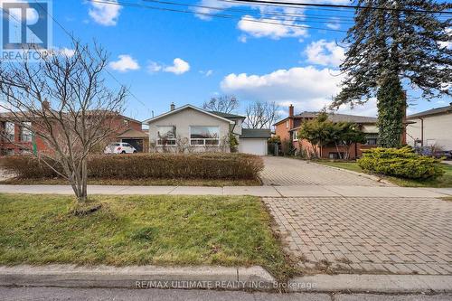 32 Archway Crescent, Toronto, ON - Outdoor