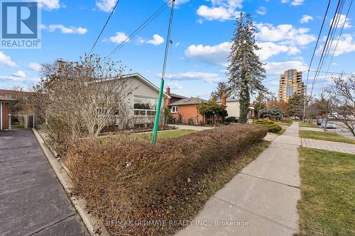 32 Archway Crescent, Toronto, ON - Outdoor