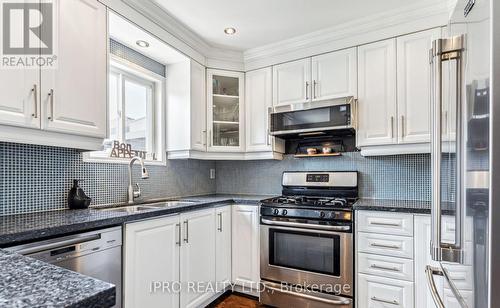 3227 Raindance Crescent, Mississauga, ON - Indoor Photo Showing Kitchen With Double Sink With Upgraded Kitchen