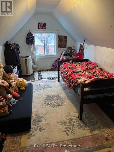 66 Stirton Street, Hamilton, ON - Indoor Photo Showing Bedroom