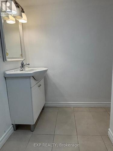 66 Stirton Street, Hamilton, ON - Indoor Photo Showing Bathroom