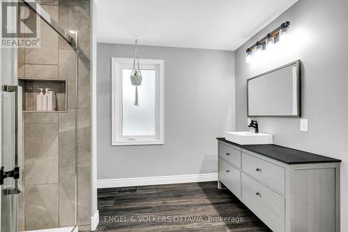 8301 Albert Bouwers Circle, Ottawa, ON - Indoor Photo Showing Bathroom