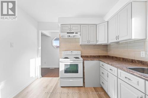 332 Royal Salisbury Way, Brampton, ON - Indoor Photo Showing Kitchen