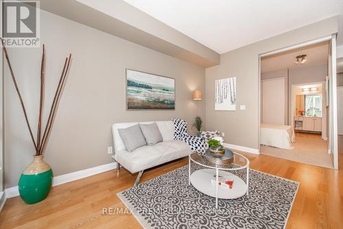 705 - 220 Victoria Street, Toronto, ON - Indoor Photo Showing Living Room