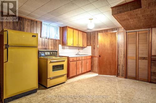 906 Kennedy Road, Toronto, ON - Indoor Photo Showing Kitchen