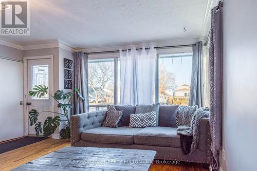 81 Store Street, Quinte West, ON - Indoor Photo Showing Living Room