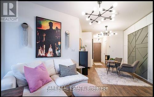 801 - 27 Bathurst Street, Toronto, ON - Indoor Photo Showing Living Room