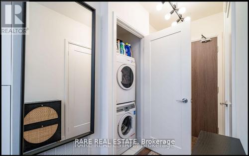 801 - 27 Bathurst Street, Toronto, ON - Indoor Photo Showing Laundry Room