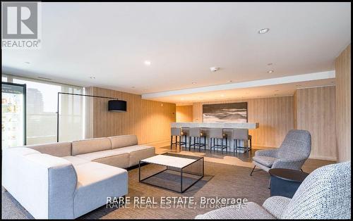 801 - 27 Bathurst Street, Toronto, ON - Indoor Photo Showing Living Room