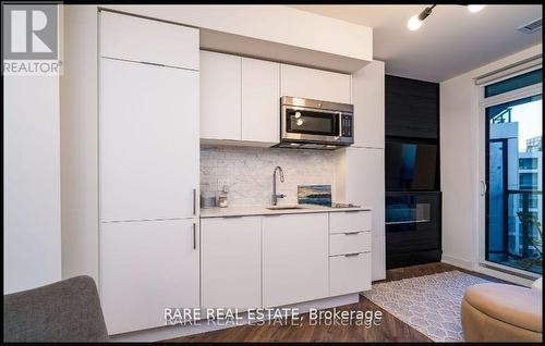 801 - 27 Bathurst Street, Toronto, ON - Indoor Photo Showing Kitchen