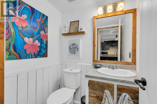 bathroom on main floor - 2125 Burtch Road Unit# 210 Lot# 24, Kelowna, BC - Indoor Photo Showing Bathroom