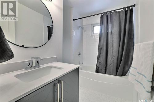 848 Elliott Street, Regina, SK - Indoor Photo Showing Bathroom