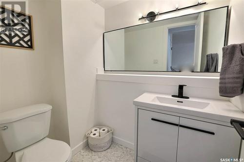 848 Elliott Street, Regina, SK - Indoor Photo Showing Bathroom