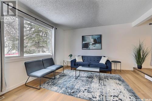 848 Elliott Street, Regina, SK - Indoor Photo Showing Living Room