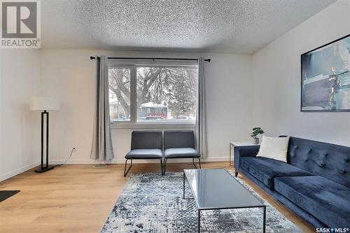 848 Elliott Street, Regina, SK - Indoor Photo Showing Living Room