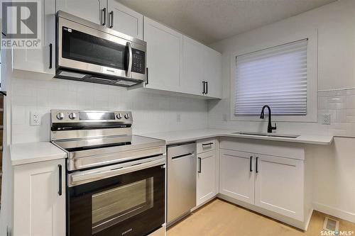 848 Elliott Street, Regina, SK - Indoor Photo Showing Kitchen