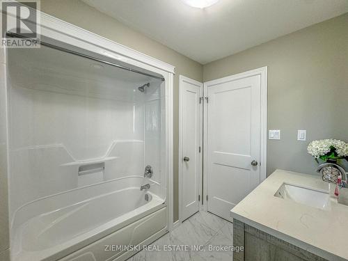 213 Teefy Street, Iroquois Falls, ON - Indoor Photo Showing Bathroom