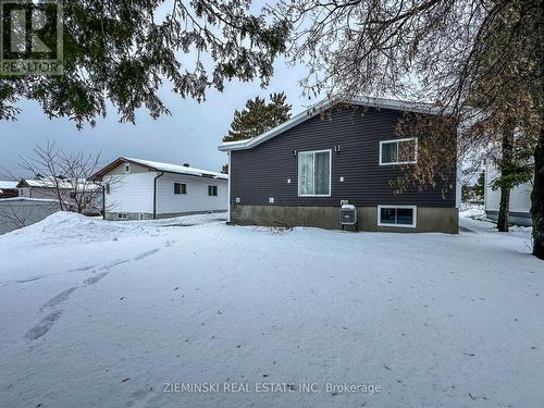 213 Teefy Street, Iroquois Falls, ON - Outdoor