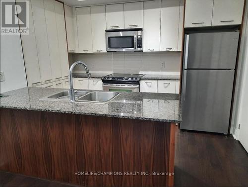 59 - 27 Valhalla Inn Road, Toronto, ON - Indoor Photo Showing Kitchen With Double Sink With Upgraded Kitchen