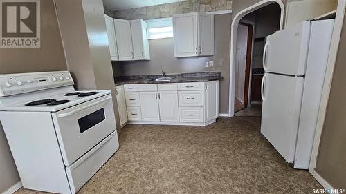 217 9Th Avenue Nw, Swift Current, SK - Indoor Photo Showing Kitchen