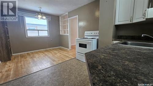 217 9Th Avenue Nw, Swift Current, SK - Indoor Photo Showing Kitchen