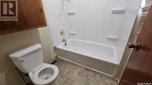 217 9Th Avenue Nw, Swift Current, SK - Indoor Photo Showing Bathroom