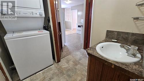 217 9Th Avenue Nw, Swift Current, SK - Indoor Photo Showing Laundry Room